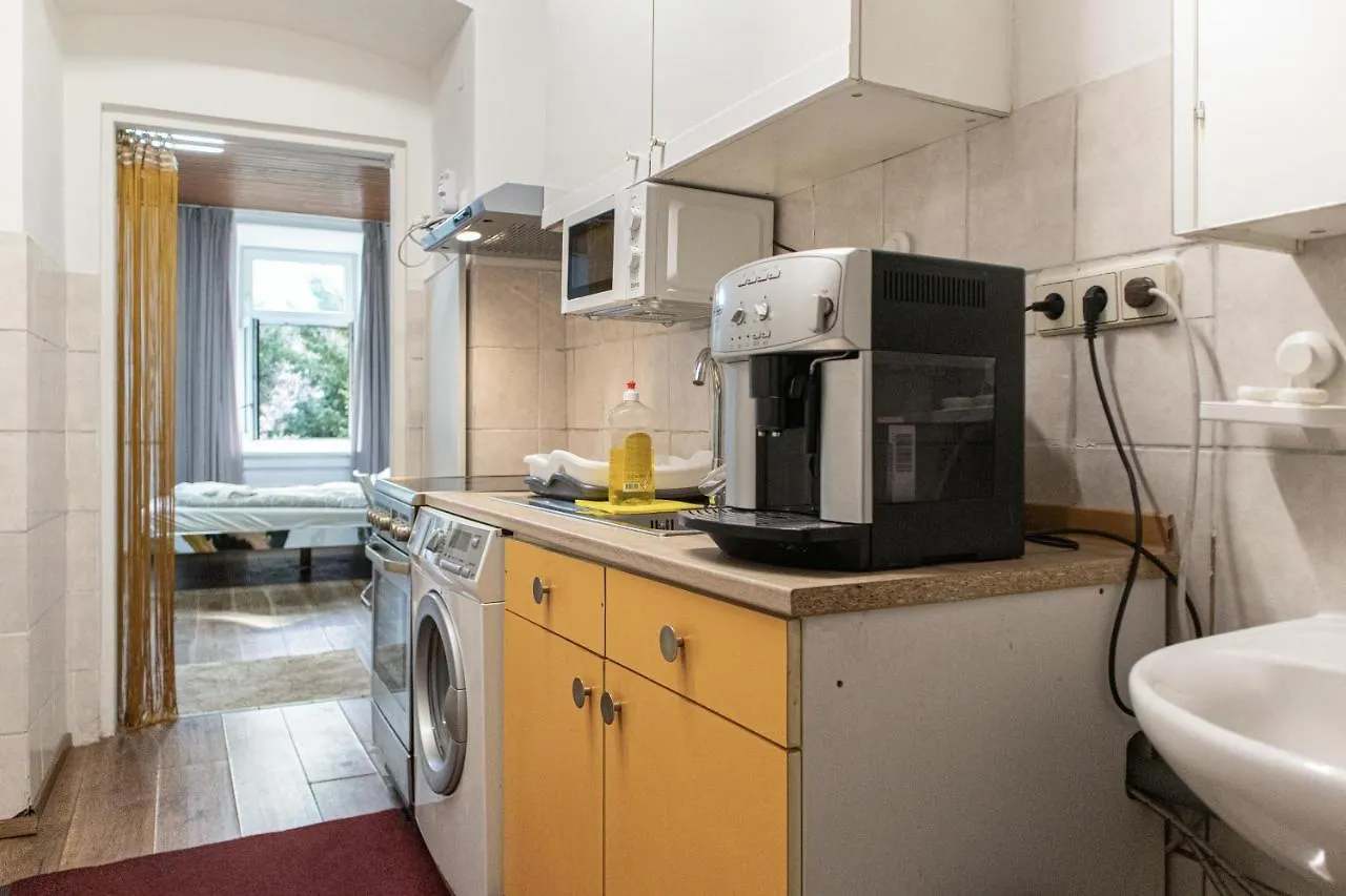 Neat Studio Near Millenium Tower Vienna Apartment